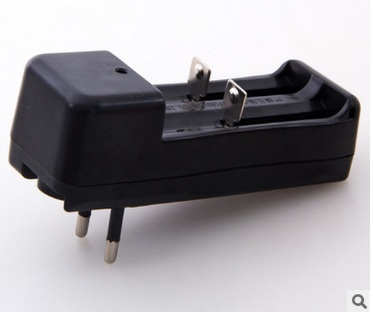 厂家直销18650充电器 双槽双充 4.2V欧规 头灯/强光手电筒充电器