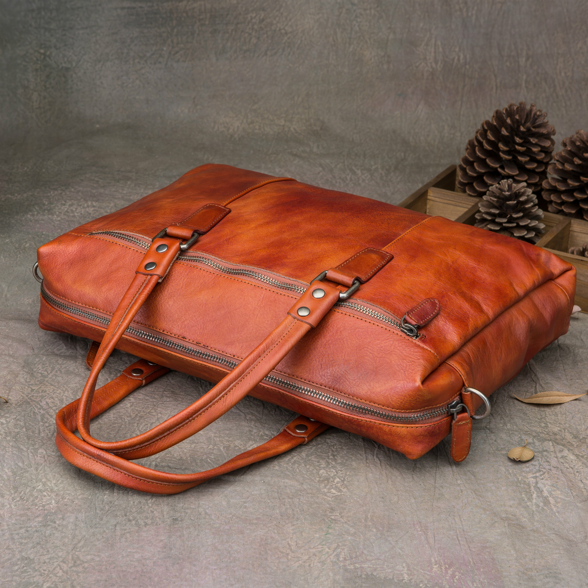 复古牛皮做旧公文包欧美怀旧真皮男款手提单肩包疯马皮斜挎电脑包