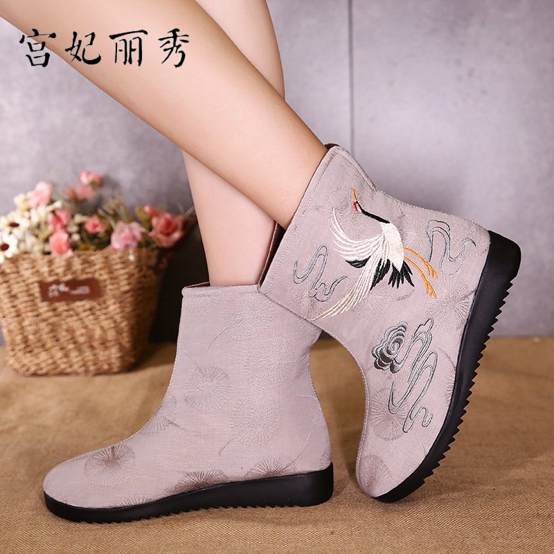 2017新款正版中国风冬季绣花布靴民族风绣棉靴老北京布鞋厂家直销