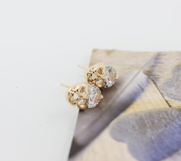 5g Weight Vacuum Plating Gold Plating Process 1 Pair Halloween Hip-Hop Skull Plating Alloy Zircon Ear Studs
