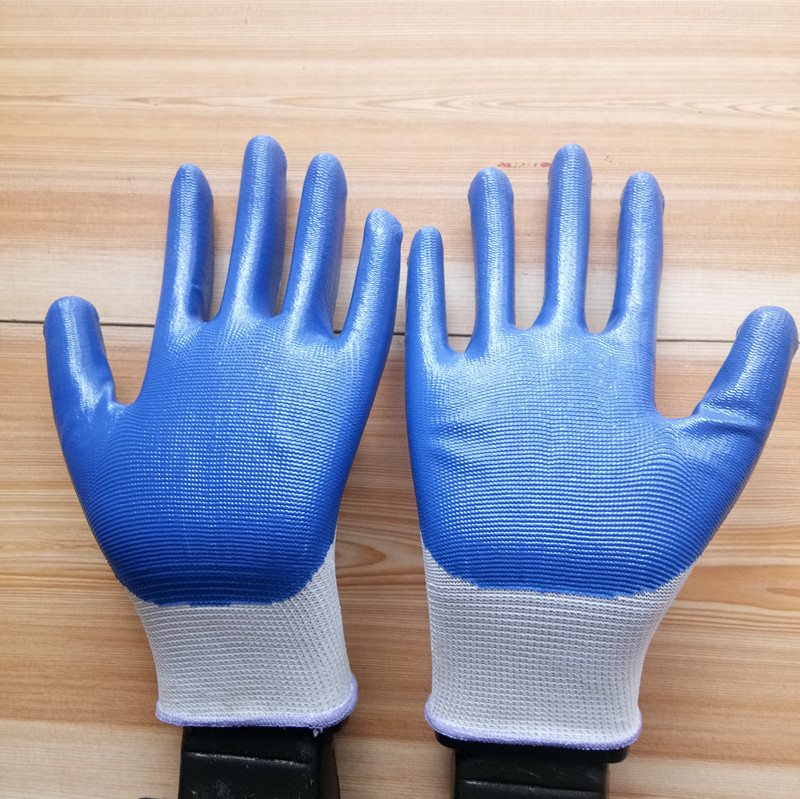 厂家批发十三针白纱蓝丁晴手套白纱兰浸胶劳保手套临沂挂胶手套