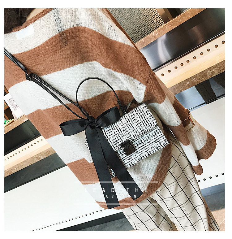 251g Weight Polyester Lining Material Lock clasp Closure Type Single Shoulder Strap Strap Type Shoulder Bag Bags Type Daily Occasion woolen Material Lattice Pattern All Seasons Season Women's Gender Streetwear Style Square Shape Small Size Small Bag For Women New Bags Fashionable Woolen Contrast Color Scarf Handbag Korean Versatile One-Shoulder Crossbody Women's Bag 13