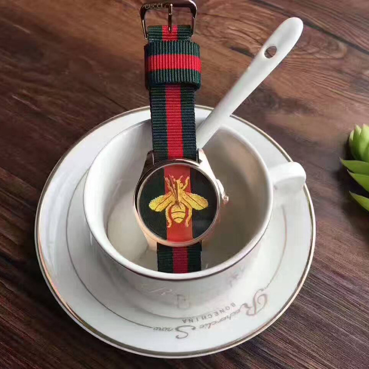 蜜蜂面尼龙带石英手表 Watch