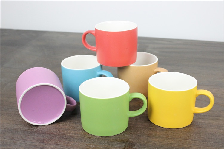 Fábrica directa mate esmalte taza de café de cerámica taza de té 6 color caramelo taza de café arco mate de gran capacidad