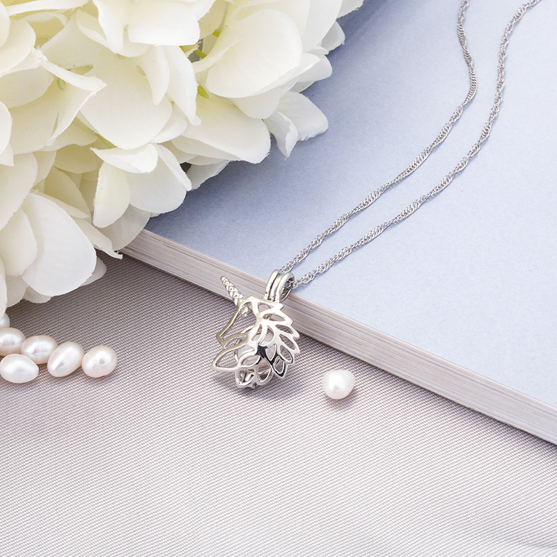 Hot sale luminous fashion Hollow unicorn can open pendant necklace