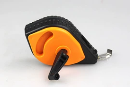 卷尺;美工刀;其他量具