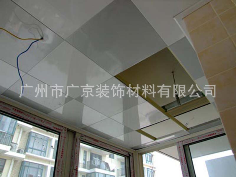 2330755280_1902753079