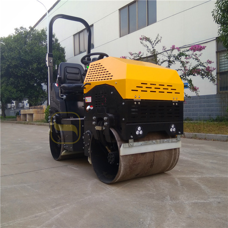 小型座驾压路机02