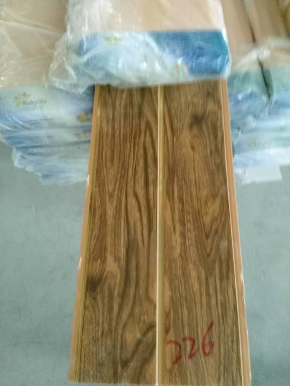 PVC扣板天花板 7mm*25cm中凹木纹转印膜集成饰面吊顶 hot stamp