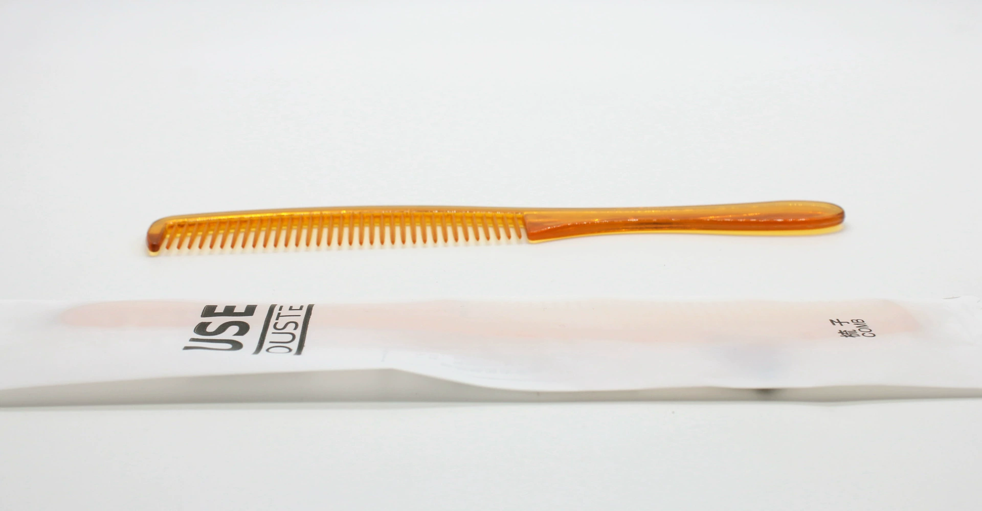 Disposable transparent amber white brush for hotel, plastic set