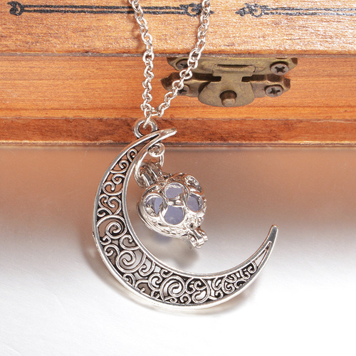 4-color glow-in-the-dark starry moon pendant, luminous stone glow-in-the-dark necklace, Christmas Halloween gift for men and women