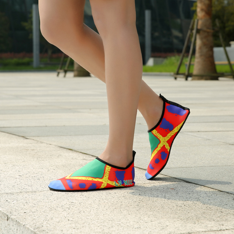 men and women Sports beach shoes Barefoot Soft shoes Upstream non-slip Swim shoes Snorkeling diving Treadmill Socks shoes