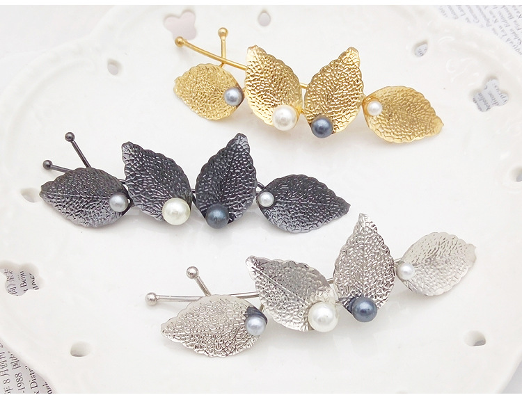 Korean Simple Metal Leaf Retro Pearl Hairpin display picture 2