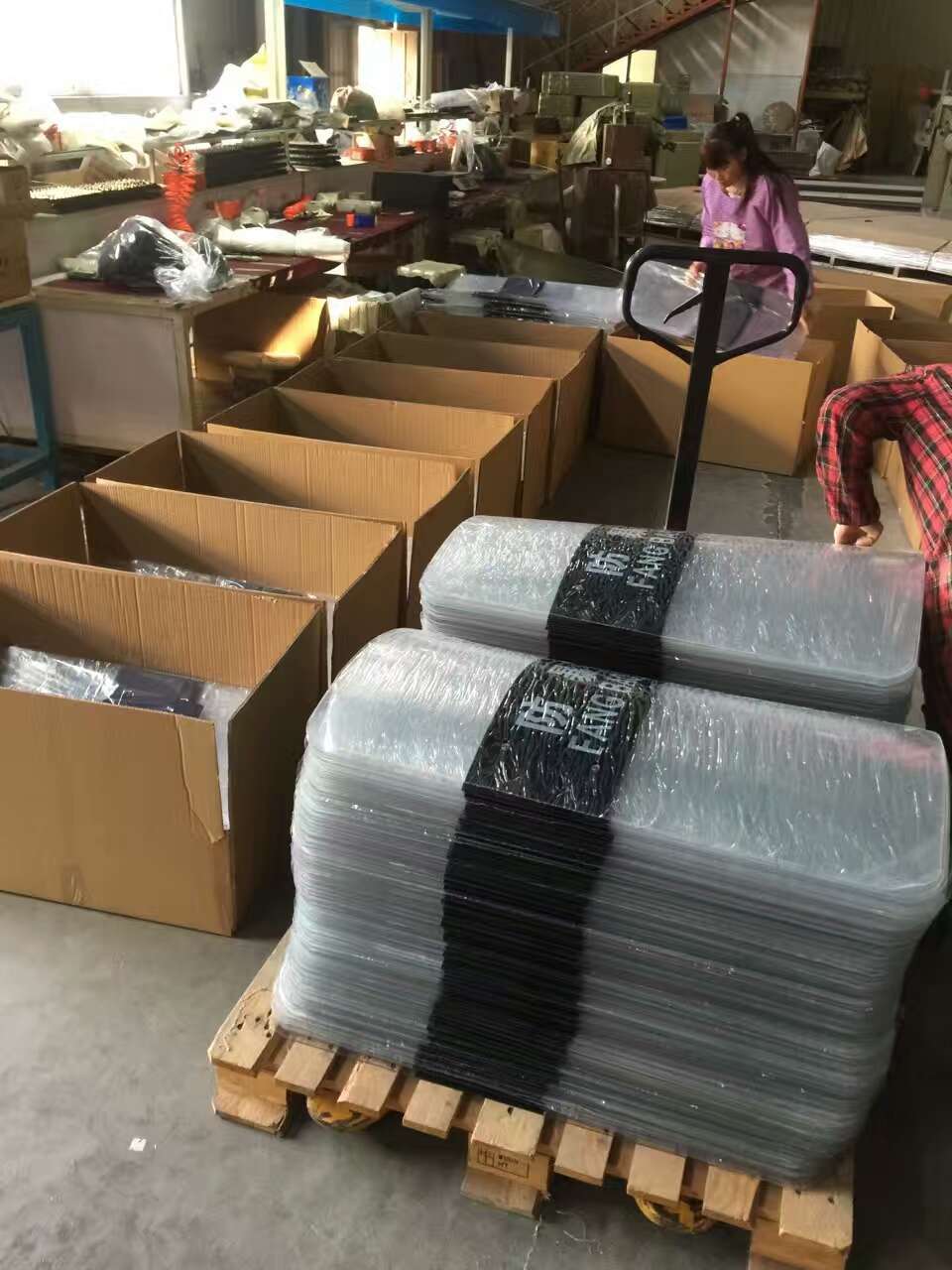 PC耐力板pc板折弯雕刻吸塑分切打孔热成型PC抗冲击盾牌