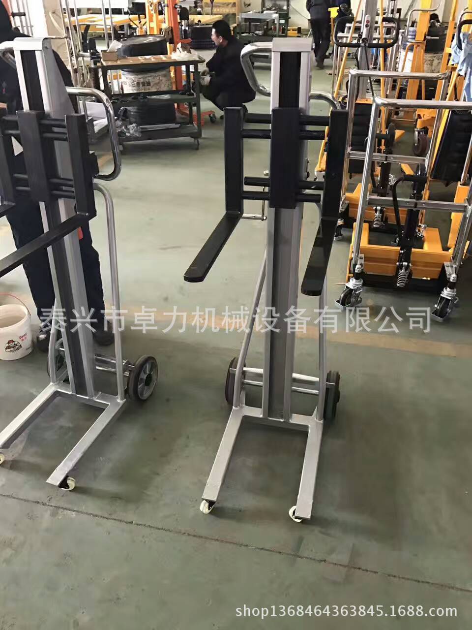 供应轻型堆高车，手摇式堆高车