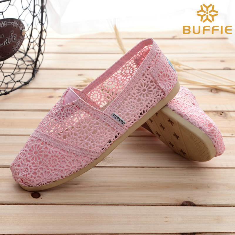 Zapatos de una sola capa de tela hueca de encaje europeo y americano zapatos de tacón plano transpirables de mujer color sólido cómodo casual color caramelo zapatos de primavera y verano envío gratuito