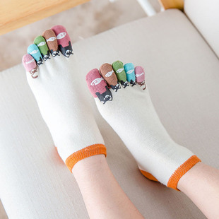 Women's five-finger socks short tube spring, summer, autumn and winter Four Seasons cartoon dispensing Leisure full combed cotton five fingers foreign trade