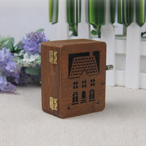 New hand cranked wooden clockwork music box hot selling creative wooden music box craft gift ornaments wholesale