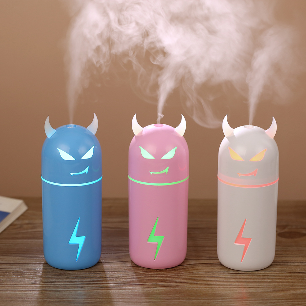 Creative mini- usb Cartoon Little magic cow humidifier Atmosphere Colorful lights household to work in an office desktop vehicle purifier