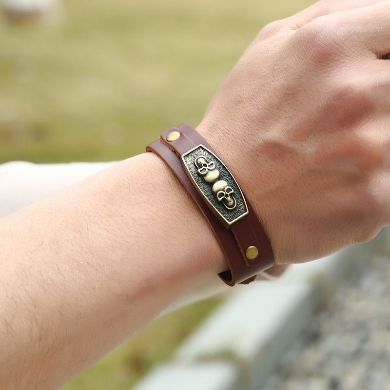 Leather bracelet retro European and American menu0027s leather bracelet skull