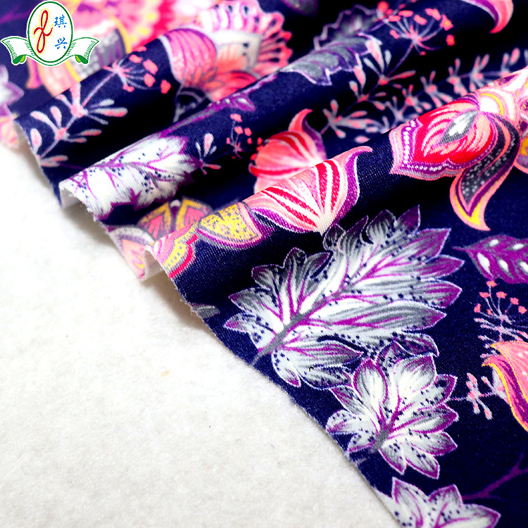 �¿���������ֲ��ӡ��Ӿװ���� ����ӡ�����ڰ��ڵ���Ӿ������Ů