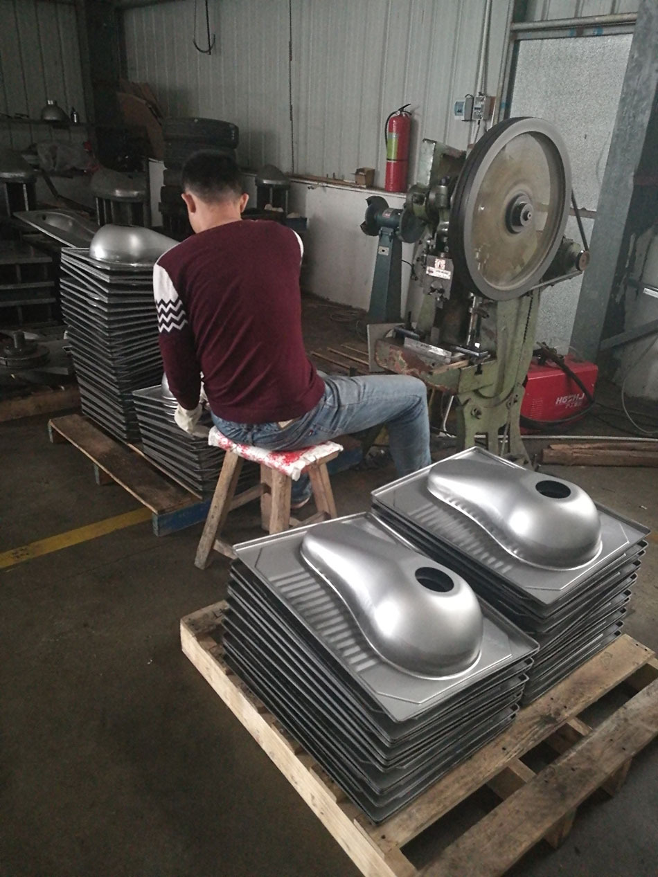 Factory direct sales of 304 stainless steel squat toilets, one-piece formed squat toilets. Large quantities offer better prices full figure