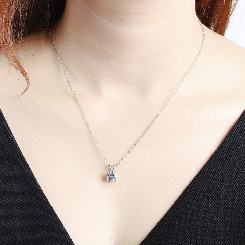 Simple Four-claw Necklace Temperament Zircon Bunny Head Pendant  Women's Necklace display picture 9