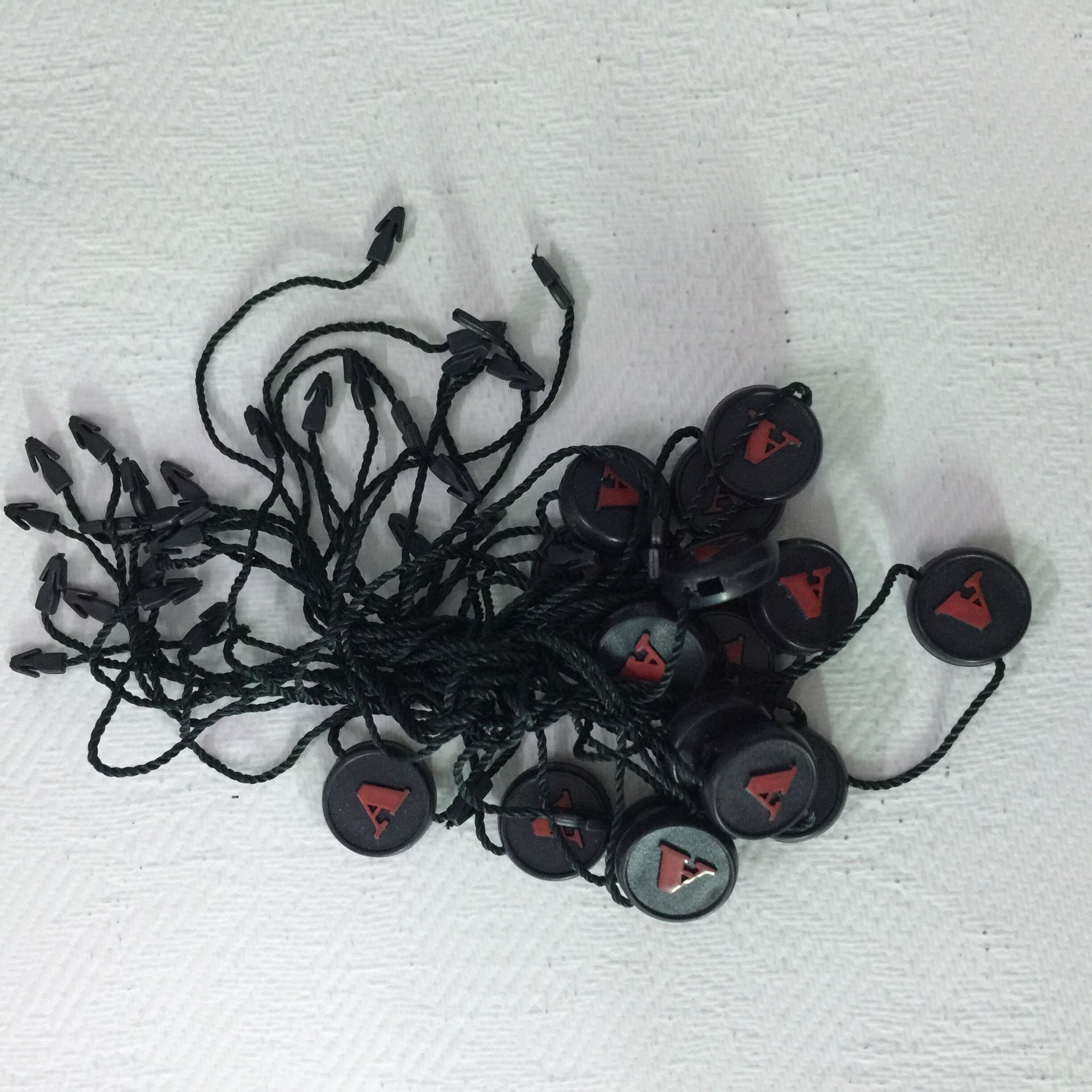 厂家定 制  带logo吊粒定 制 边框与烫金面平行吊粒绳 服饰吊粒