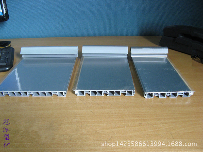 专业生产厂家生产各种形状不同颜色的PVC挤出型材-铝箔踢脚板整体