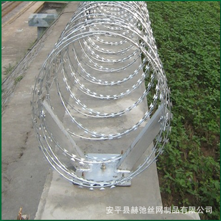 厂家直销 高档小区防盗专用不锈钢304 刀片刺绳 监狱防攀刀片刺网-阿里巴巴