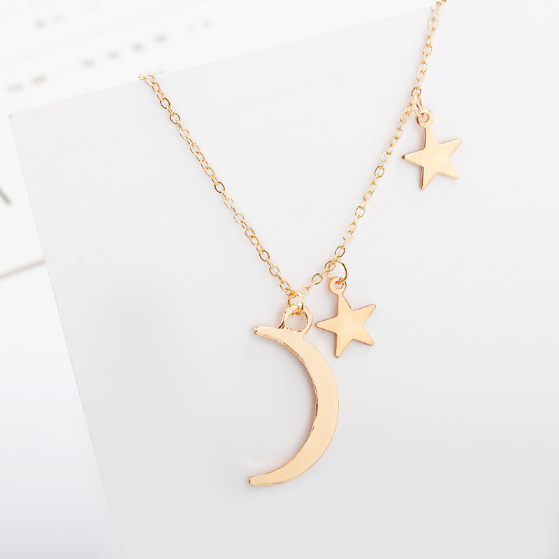 Simple Star And Moon Pendant Necklace display picture 10