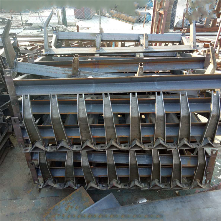 厂家定做支架批发上调心托辊支架下调心平行支架 吊耳散支架|ru