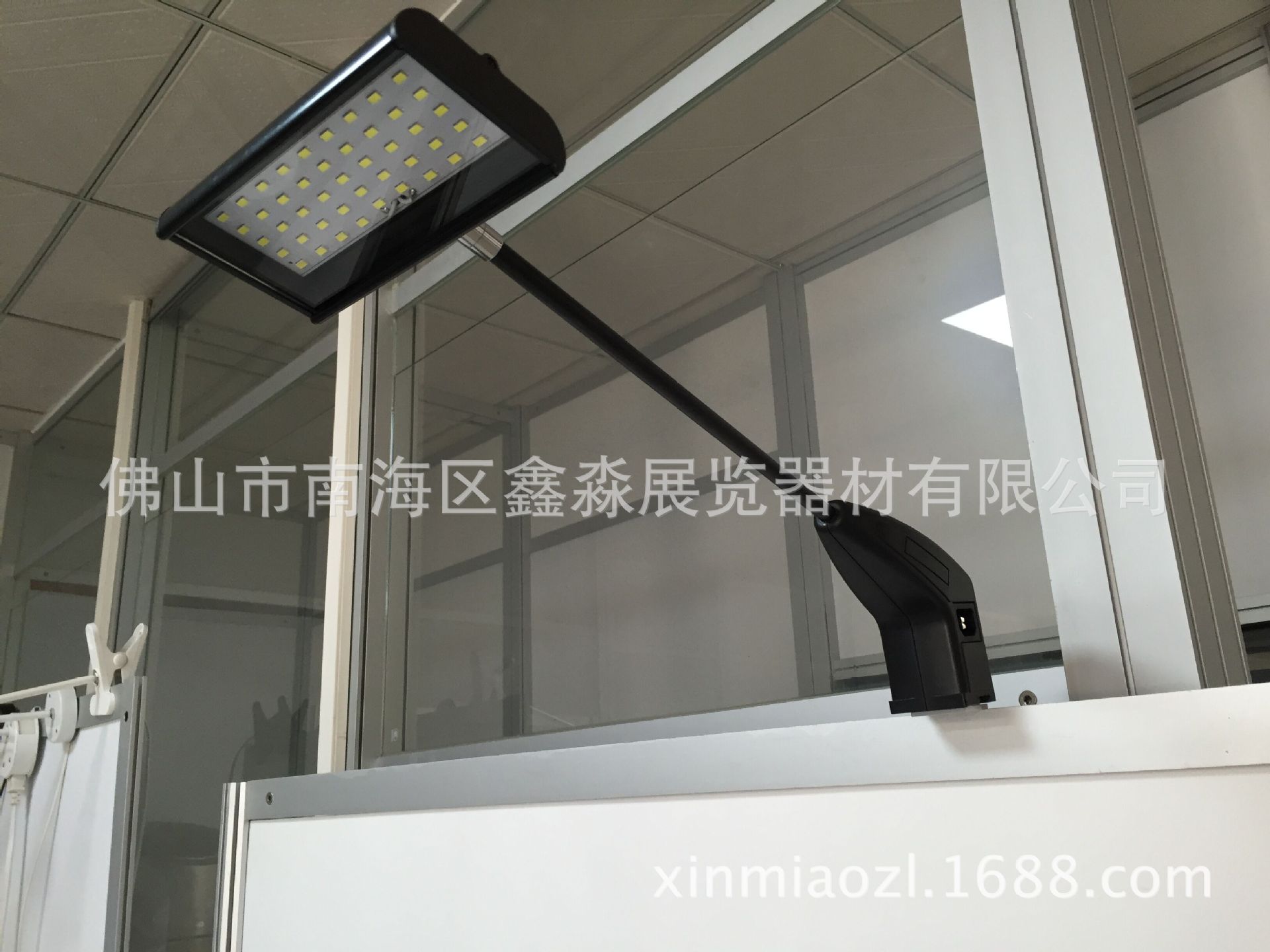 ����110VLED����ʽչ����ƣ���չר�ñ�Яʽ���˵ƣ�����չ�ܵ�