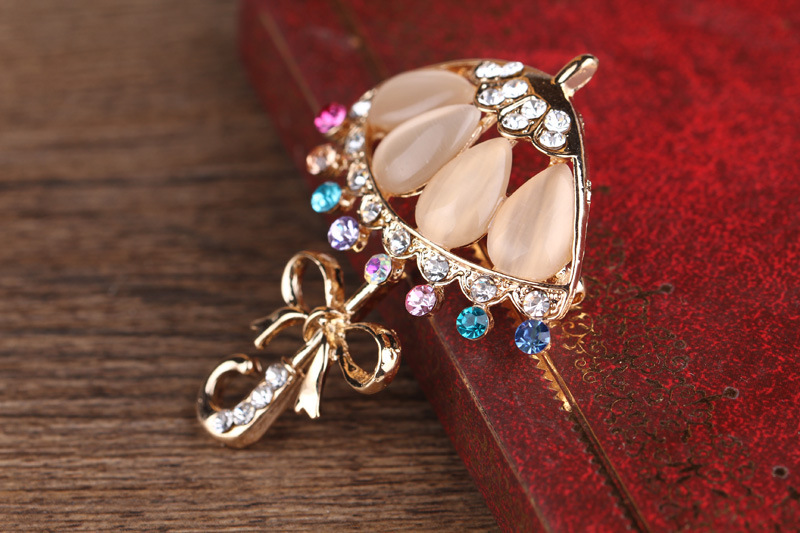 Korean fashion diamant katzenauge persönlichkeit kleine blume regenschirm corsage regenschirm pin kleine frische kleidung brosche_voghion.com