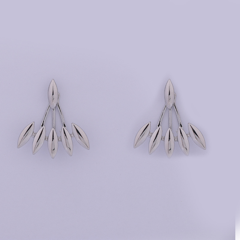 Pointed labret stud close-up product detail