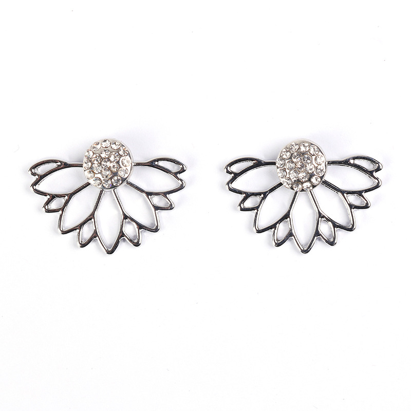 Pointed labret stud close-up product detail