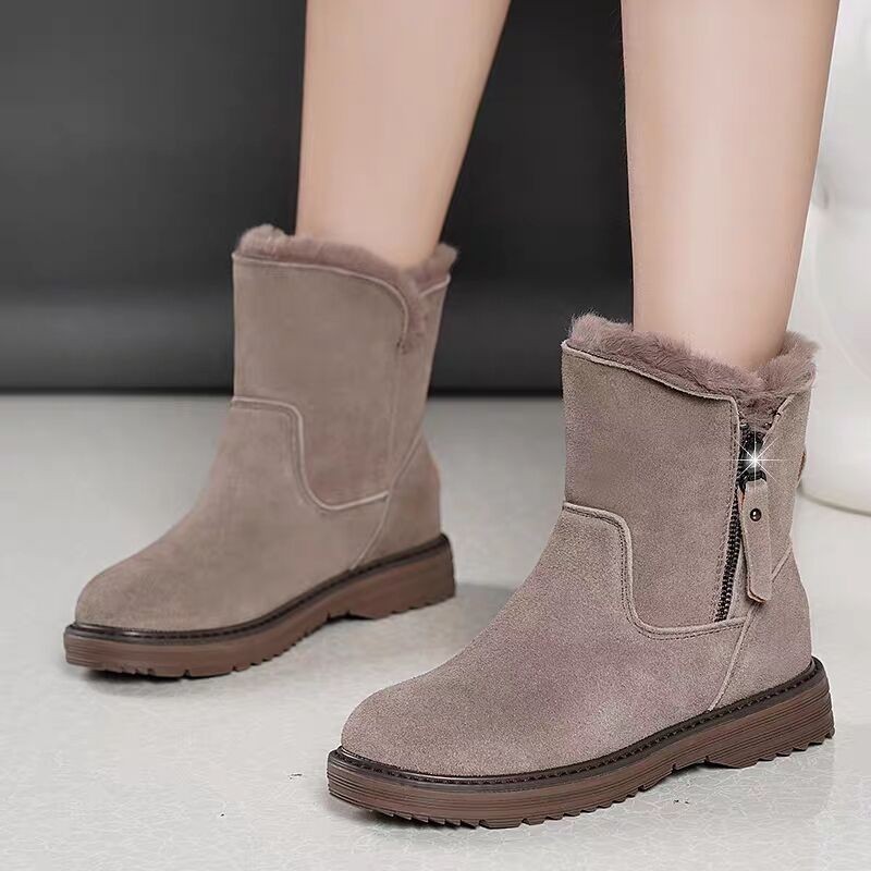 Warm demi-season fashionable low boots platform