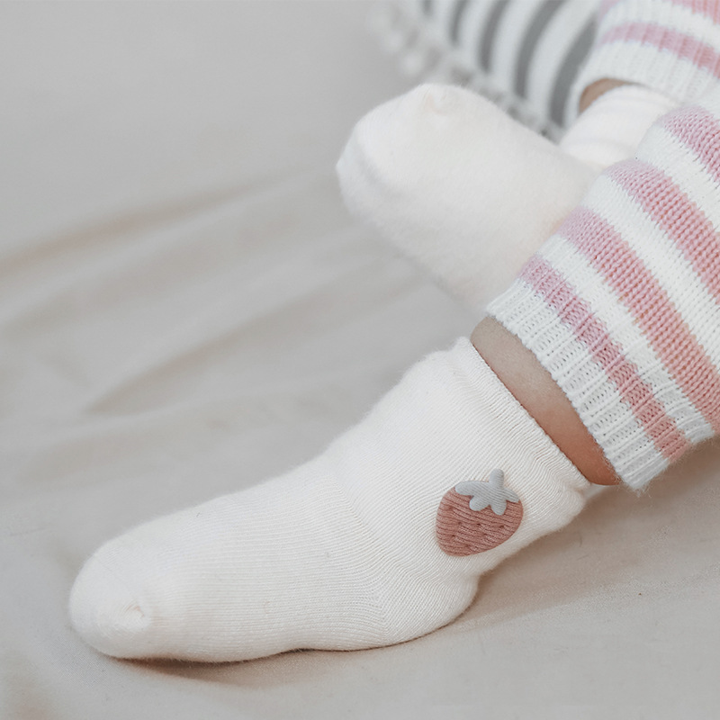 Calcetines para niños otoño nuevos calcetines de bebé de dibujos animados japoneses calcetines de bebé deshuesados hechos a mano calcetines cortos de algodón peinado al por mayor