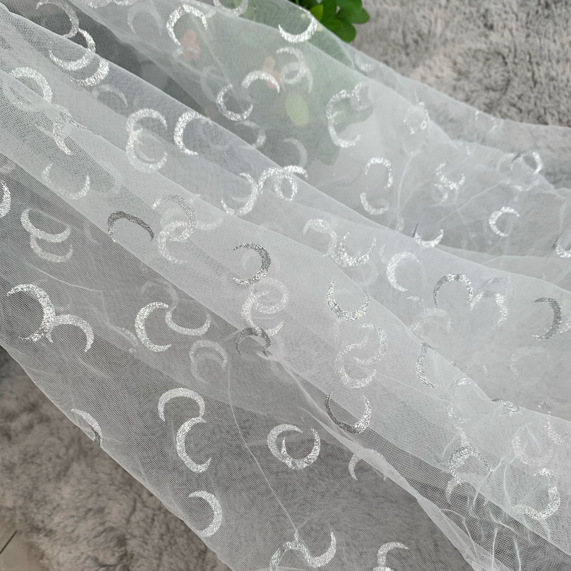 款烫金网纱超密网眼布印粉后加工月亮图案印粉布料童装汉服面料