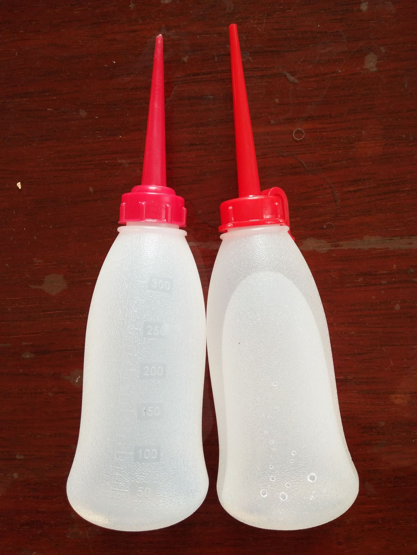 新产品供应300-350毫升尖嘴瓶 滴胶瓶 塑胶油壶