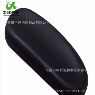 PU聚氨酯发泡内埋件加工 发泡一体成型独轮车pu泡棉脚踏垫