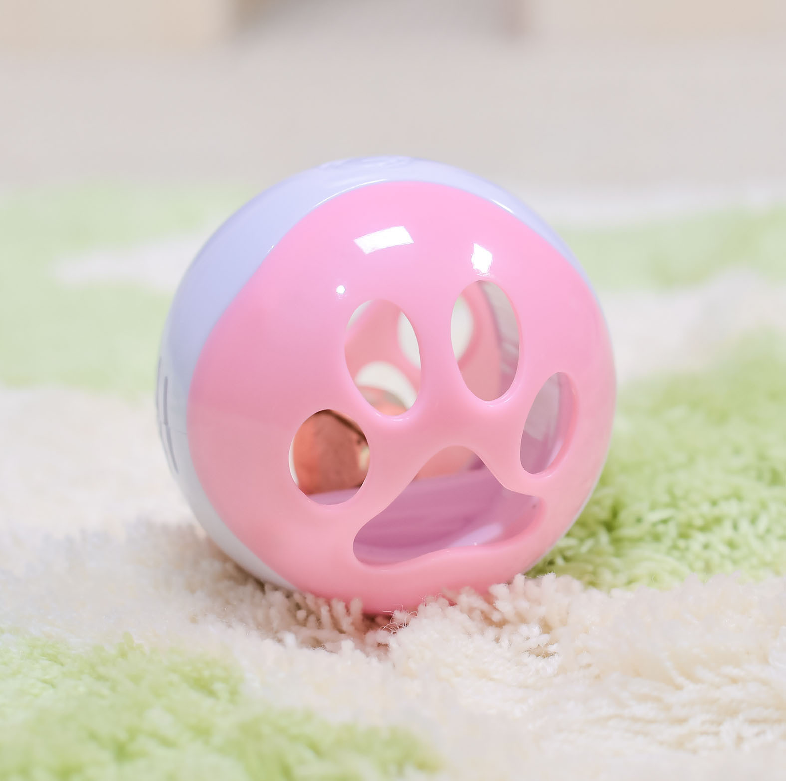 厂家现货新款宠物铃铛球猫玩具球用品双色拼接LED炫光发声逗猫球