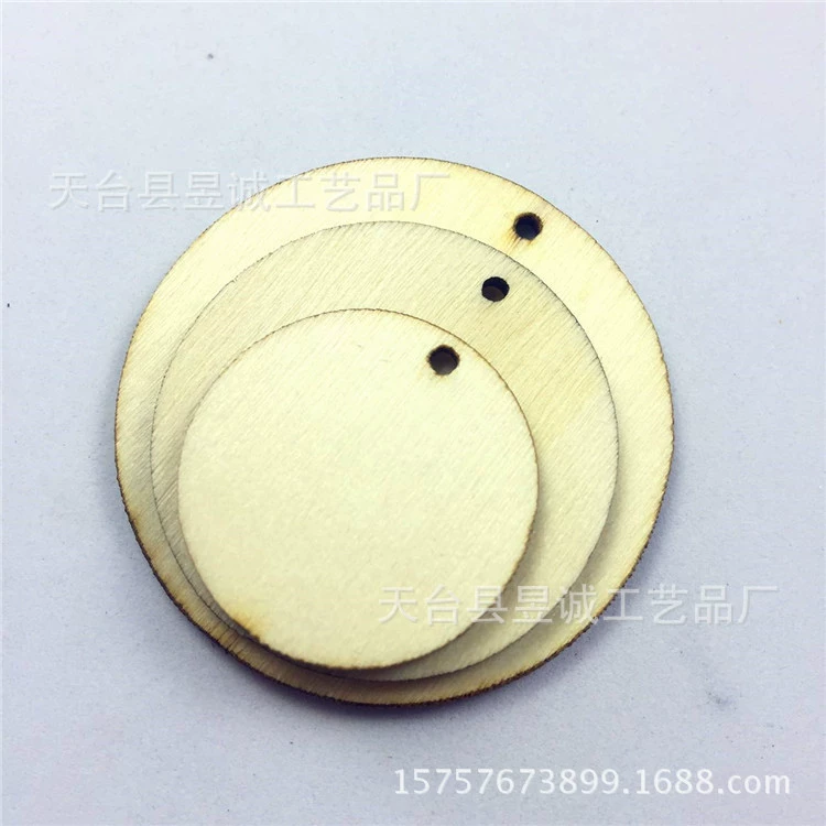 Круглая щепа с отверстиями Деревянные панели с лазерной гравировкой Окрашенная щепа Ремесла из дерева ручной работы