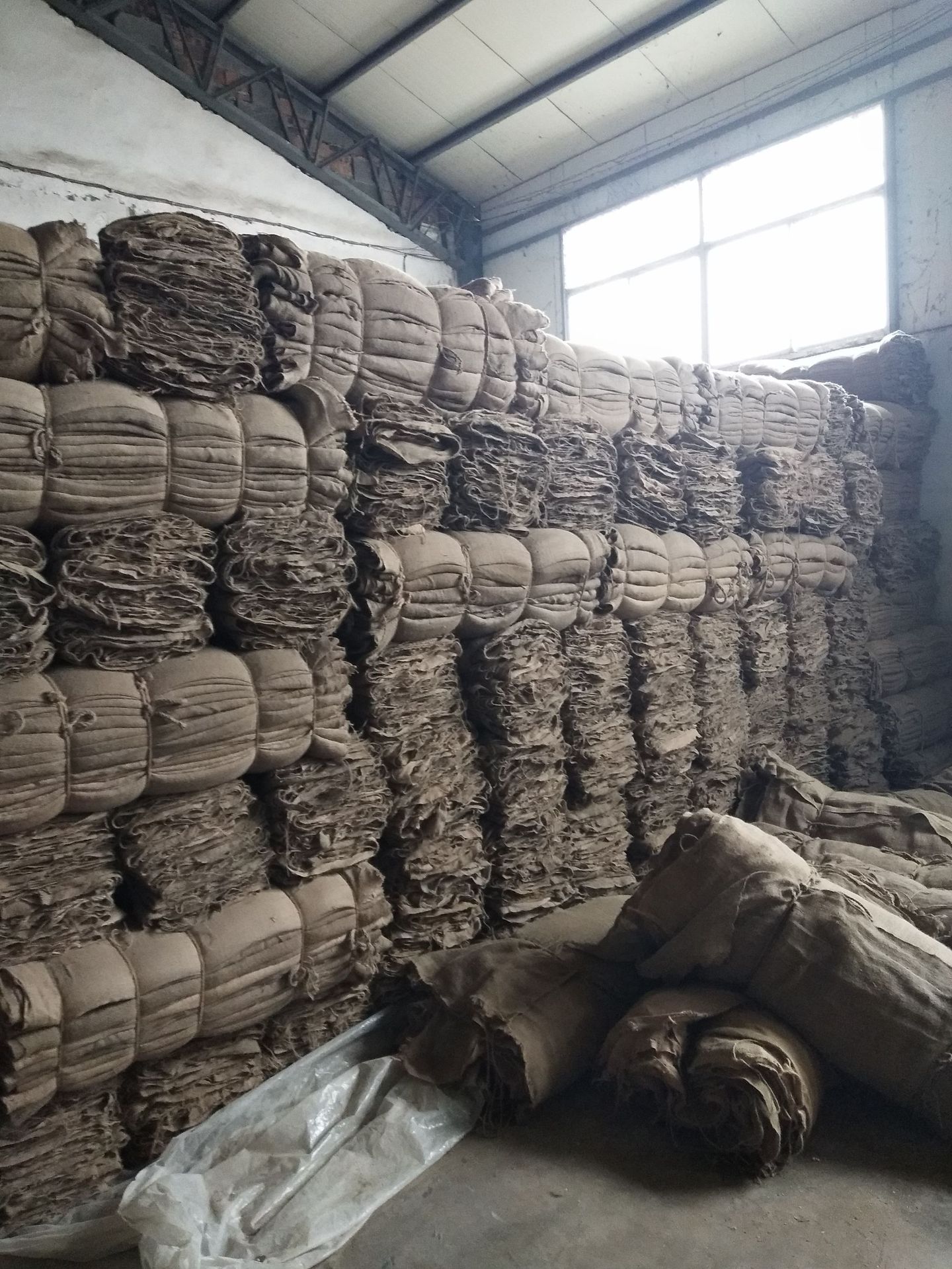麻袋图片扎紧,麻袋图片素材,麻袋图片扛走_大山谷图库