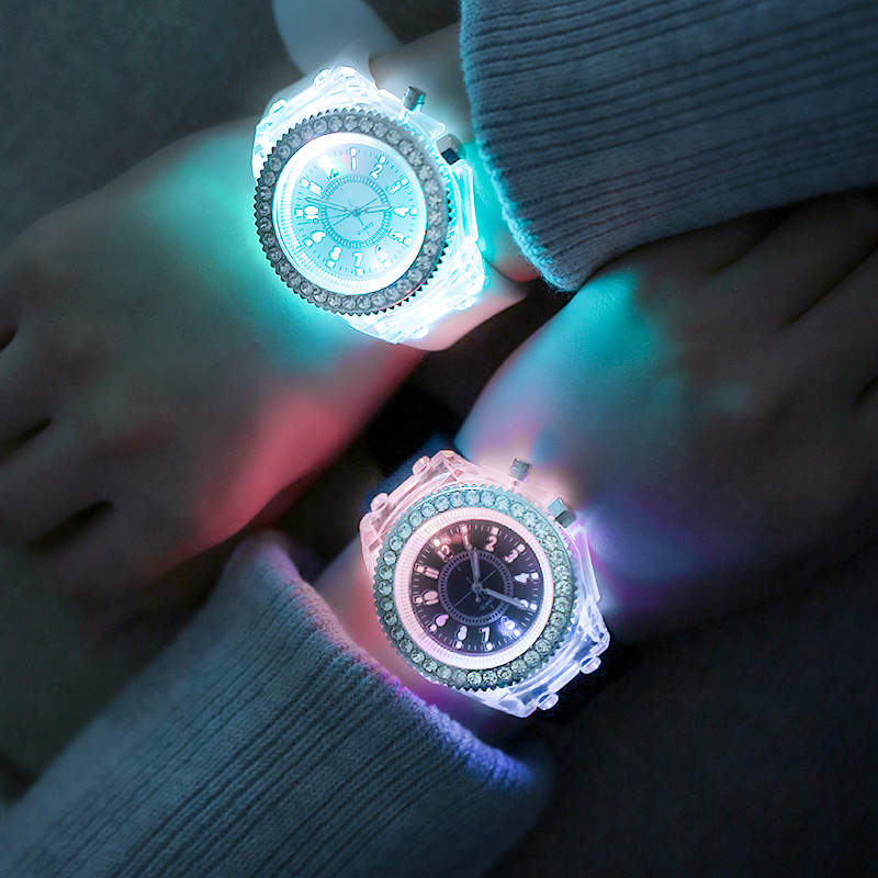 Wholesale New Fashion Trend Male And Female Student Couple LED Watch Luminous Silicone Personality Water Diamond British Watch