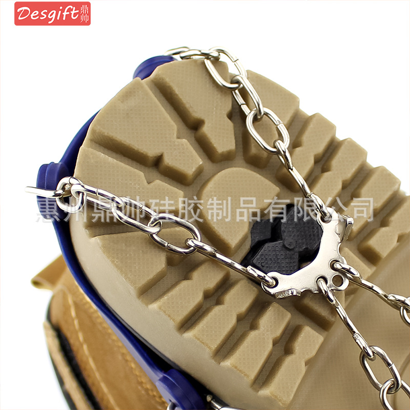 雪地鞋套冰爪细节