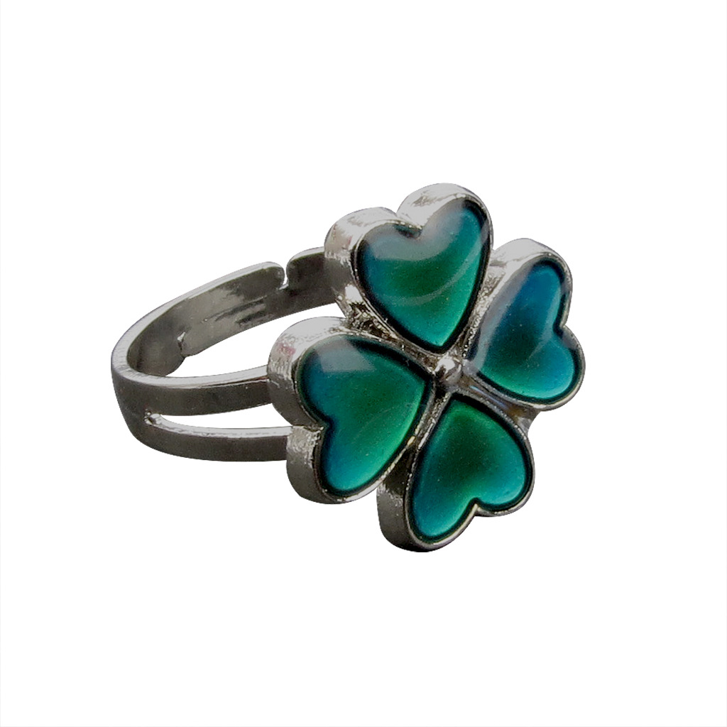 Fashion Classic Four-leaf Petals Flowers Ring display picture 6