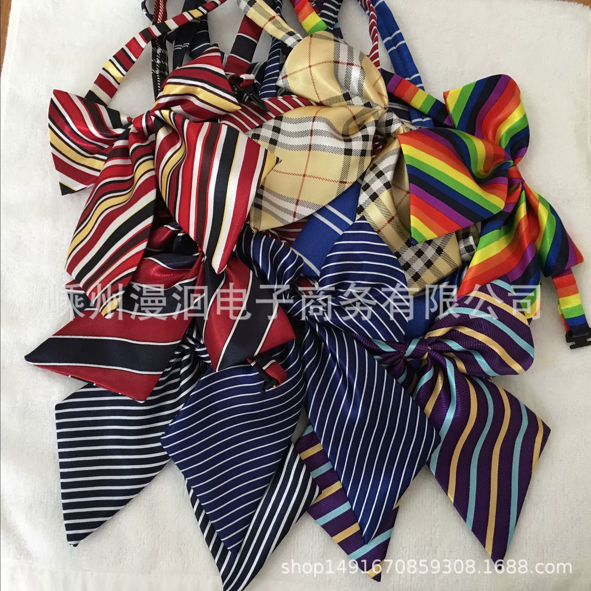 Children's bow tie with bow