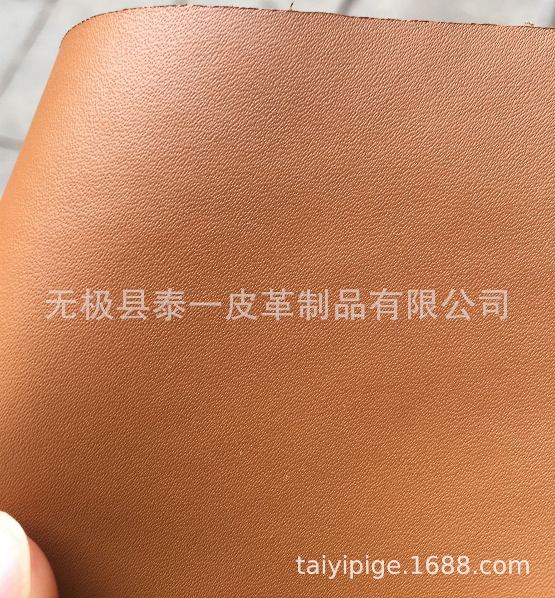 黄牛彩色平纹B100纹箱包革，其他颜色厚度来样订做