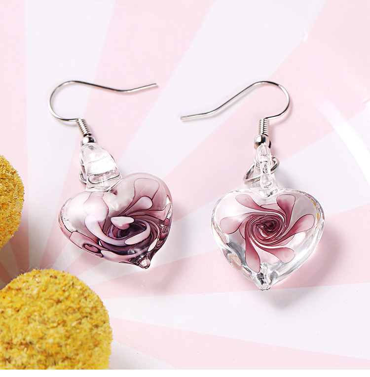 Collana con ciondolo a cuore in vetro e nastro alla moda_voghion.com